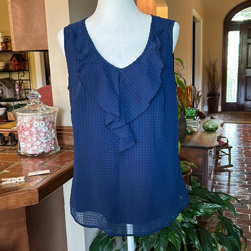 Merona ruffle front sleeveless texture top szL